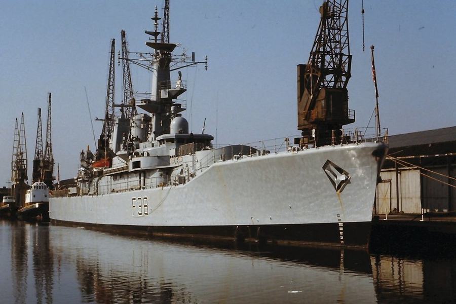 HMS Arethusa (F38) alongside