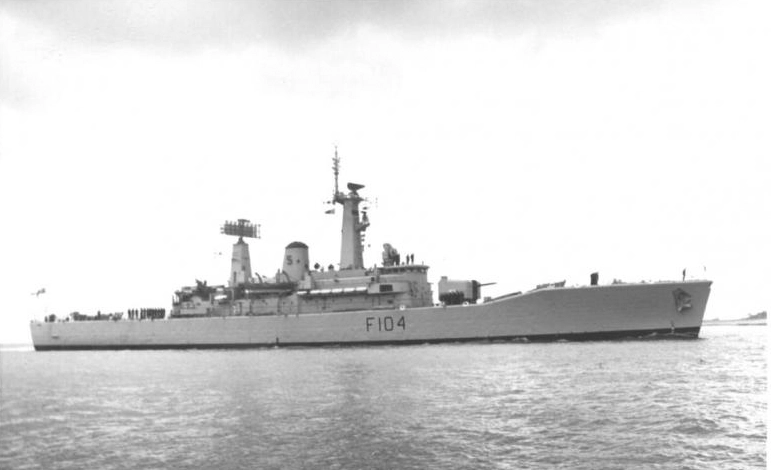 HMS Dido (F104) profile view