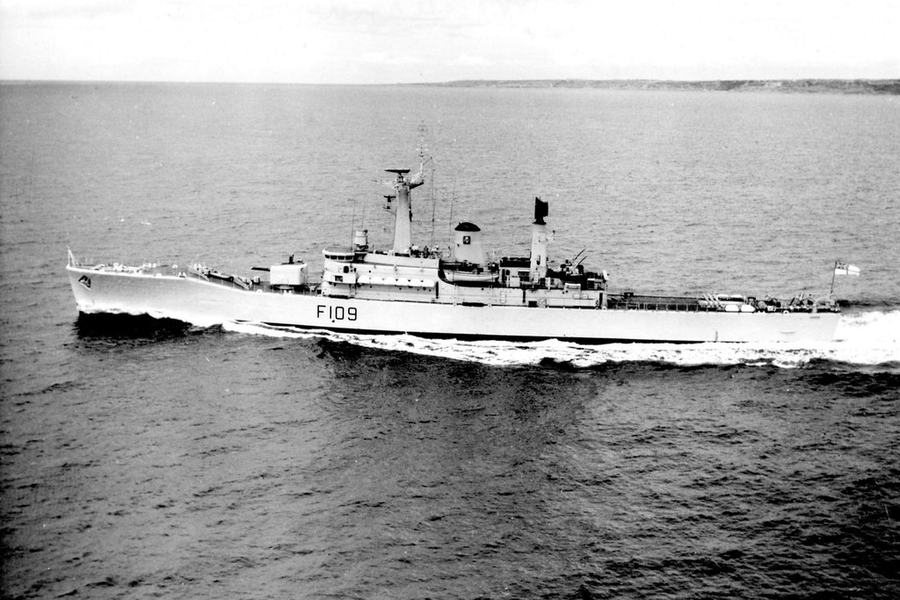 HMS Leander (F109) at sea