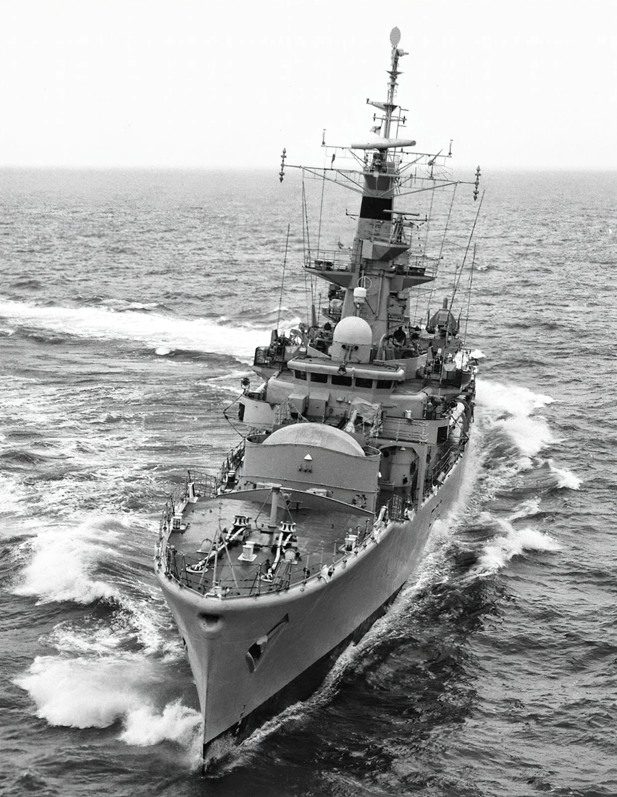 HMS Naiad (F39) bow view at sea